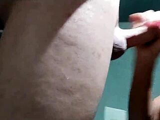 Amateur couple enjoys cumming in the mouth