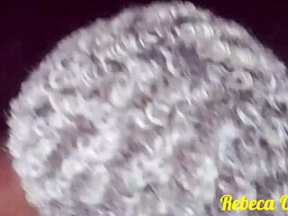 fui visitar meu tio maax puto karioca e acabei sentando na piroca dele no sofa, o safado gozou dentro da minha bucetinha