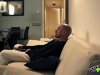 Lara y su mini as to de cuernos 2