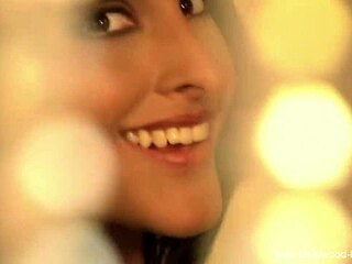 Bollywood Babe Dances Sensually