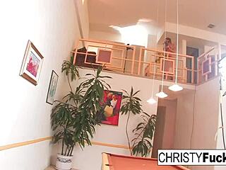 偷窥美女Christy Mack自慰高潮