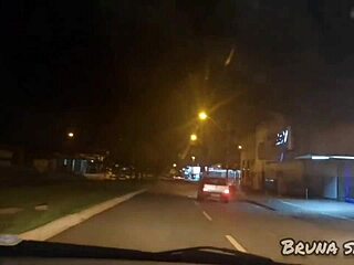 Brunette gives a blowjob to a group of Whatsapp users