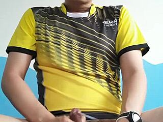 Horny Thai Gay Squirts Water in Passionate Encounter!