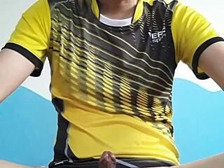 Horny Thai Gay Squirts Water in Passionate Encounter!