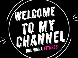 Garota sensual fumando e provocando - smoking fetish