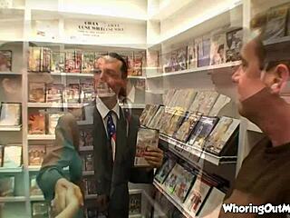 London Keyes Fucking Threesome With Strangers Bent Over Pussy Banging And Sucking Boobs Outdoor!