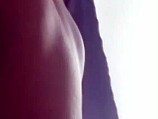 Middle-aged Colombian woman pleasures herself on WhatsApp