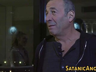 Lesbian Babe Eating Hot Ass With Toys And Fingering