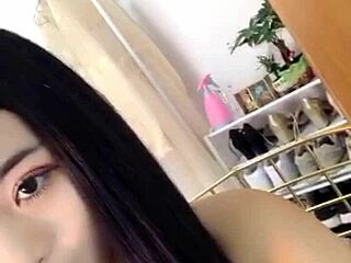 Hot Girl Performs Oral On Massive Cock In Live Stream Show