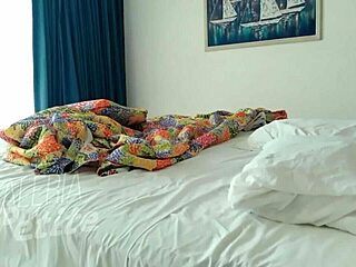 继妹说吸屌足交屄狂干