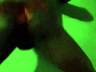 Solo twerking performance with precision