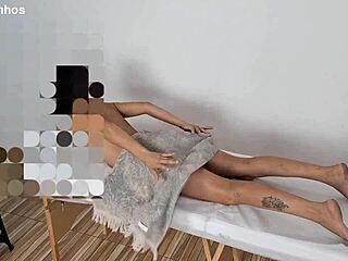 秘密按摩师针对漂亮女人追求廉价刺激