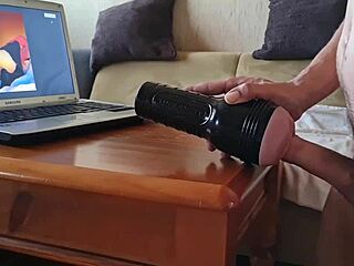 Я одержим женщиной моей мечты Tusumisa78, дрочу этот огромный член для нее