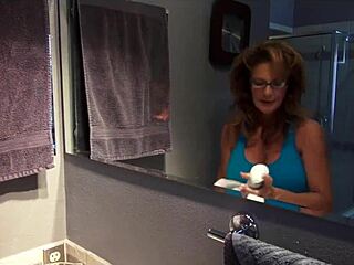 Deauxma GIVES SHAMPOO AND BLOWJOB