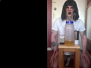 Cowgirl love: Bisexual crossdresser milks it