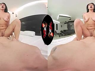 Hey, Check Out This Sexy Latina Babe In VR