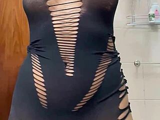 i recorded my friend's cuckold girlfriend, a hot babe, in the bathroom