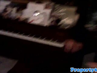 Realtor beauty negotiates to complete sale.