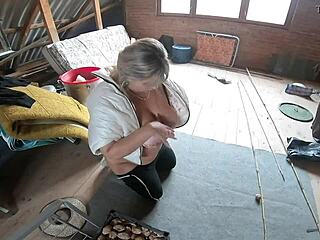 Mommy strips down during family weekend on farm