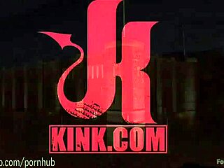 她打飞机时让他闻脚超变态