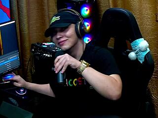 Dani Motta and Danielly Patricia show tits and lick during podcast.