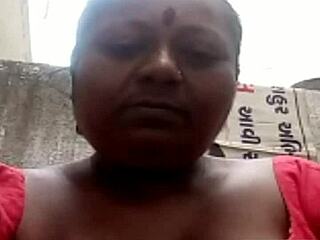 Indian milf with big tits and boobs shows off her sexy body