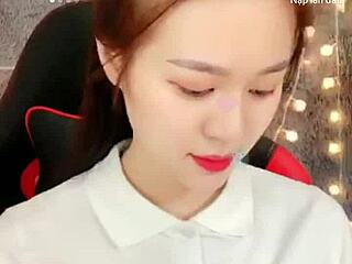 韩国女孩白衬衫在Uplive摄像头直播