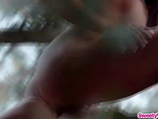 离家出走妹舔闺蜜骚逼干嘛？