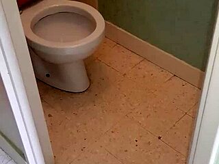 女奴忍辱尿耻调教