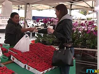 巨乳熟女POV玩弄阴部 😍