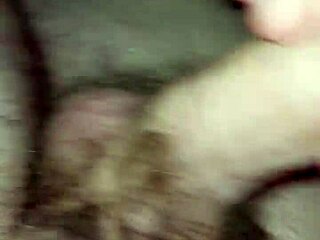 Young twink jerks off to cumshot!