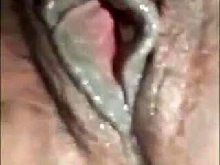 mi esposa masturbandose sola en la casa