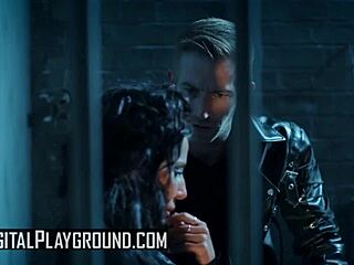 麦迪逊·艾维在监狱角色扮演中感受强烈快感的口交