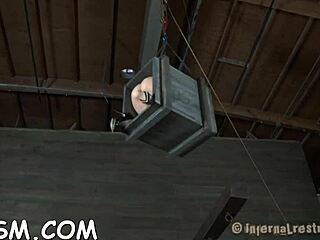 SM黑发美女玩具惩罚口爆