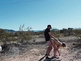 Sex on Desert Road Side 😏