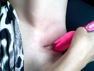 Blonde in car masturbates with sex toy!