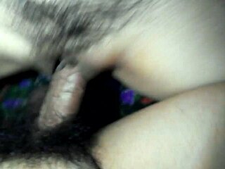 越南温柔触摸在平静环境中