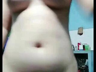 嘿，想看越南18岁少女给史诗打手枪吗？