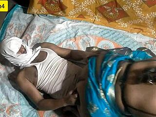 Desi Pron 4: Hot Indian Babe Masturbating!