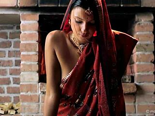 Check out this gorgeous skinny Indian teen's erotic dance