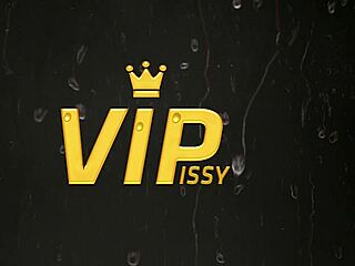 vipissy - 金发美女Katy Rose把游戏变成运动