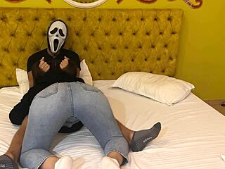 wanna see ghostface score a free halloween blowjob?