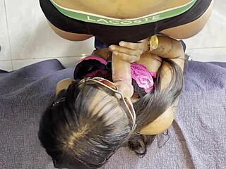 Лучший гей-друг лижет киску впервые