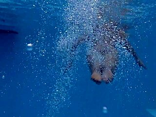 艾米莉罗斯秀性感熟女火辣曲线