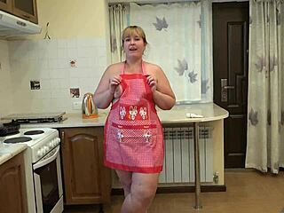 wanna see a fat bbw stuffing cucumbers into her hairy ass?