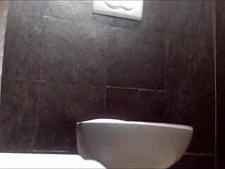 i'm so hot for this rude girl peeing everywhere outdoors