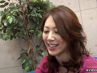 日本秘书Riko Miyase，想吸鸡巴无码？