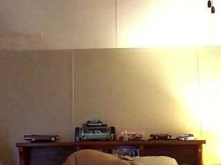 Paolla热妻狗爬式弯腰