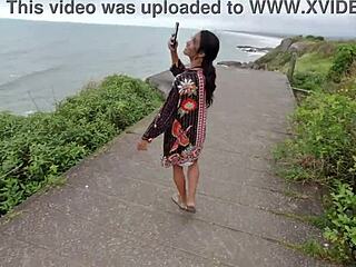 Levamos a novinha carioca na praia pra fuder com o casal no mato e pegaram agente transando