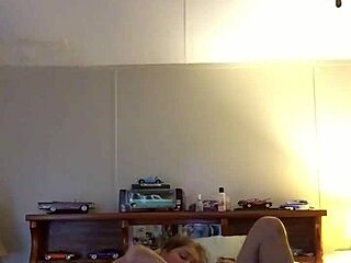 Paolla热妻狗爬式弯腰